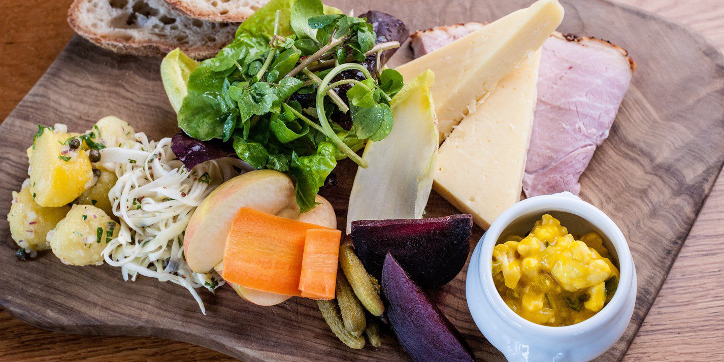 Turning class, rustic lunch